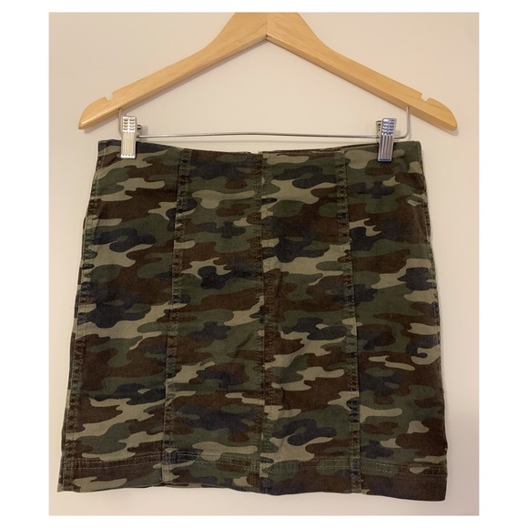 Free People Dresses & Skirts - Free People Camo Skirt 🍂